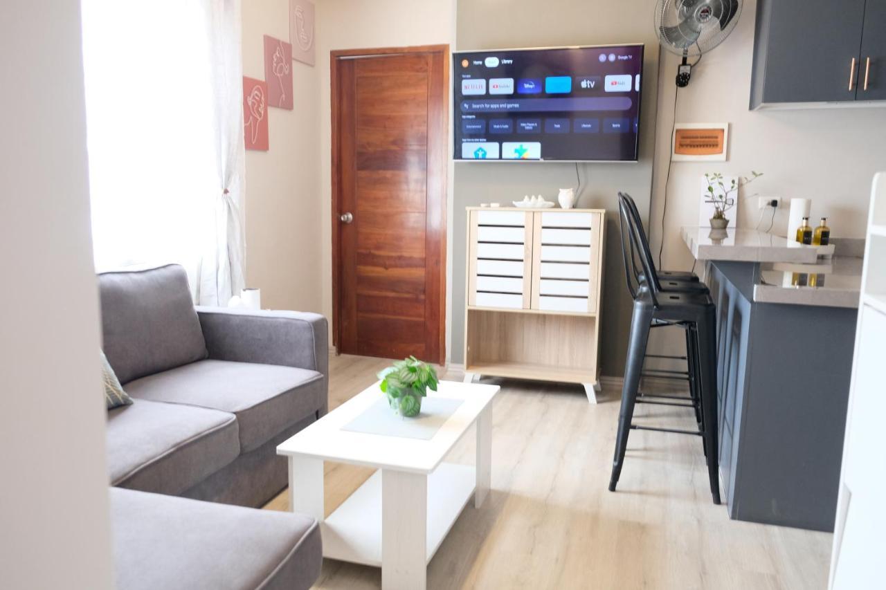 2-Bedroom Boutique City Condo - Newly Renovated! Cebu Exterior photo